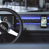 An die Tür können weitere Geräte geheftet werden.