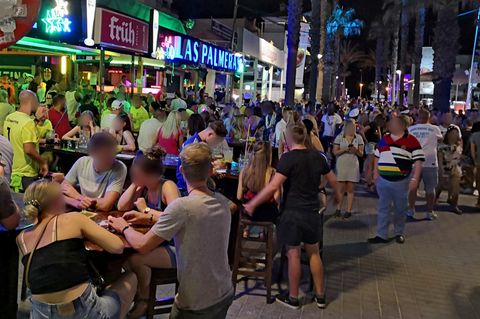 Feiernde auf Mallorca