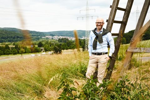 Heimat Hessen: Peter Tauber im Kinzigtal, östlich von Frankfurt. Im Hintergrund die Gemeinde Biebergemünd. Diesen Wahlkreis vertrat er von 2009 bis Mai dieses Jahres im Bundestag
