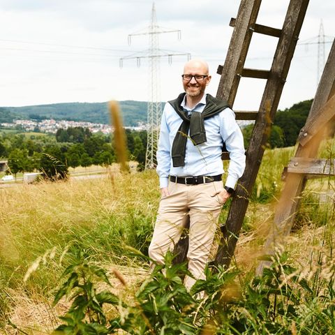 Heimat Hessen: Peter Tauber im Kinzigtal, östlich von Frankfurt. Im Hintergrund die Gemeinde Biebergemünd. Diesen Wahlkreis vertrat er von 2009 bis Mai dieses Jahres im Bundestag
