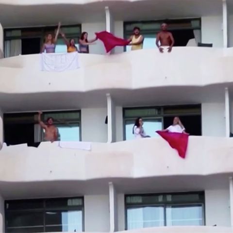 Hotel auf Mallorca: Balkonprotest gegen Corona-Quarantäne: Spanische Schüler wollen raus