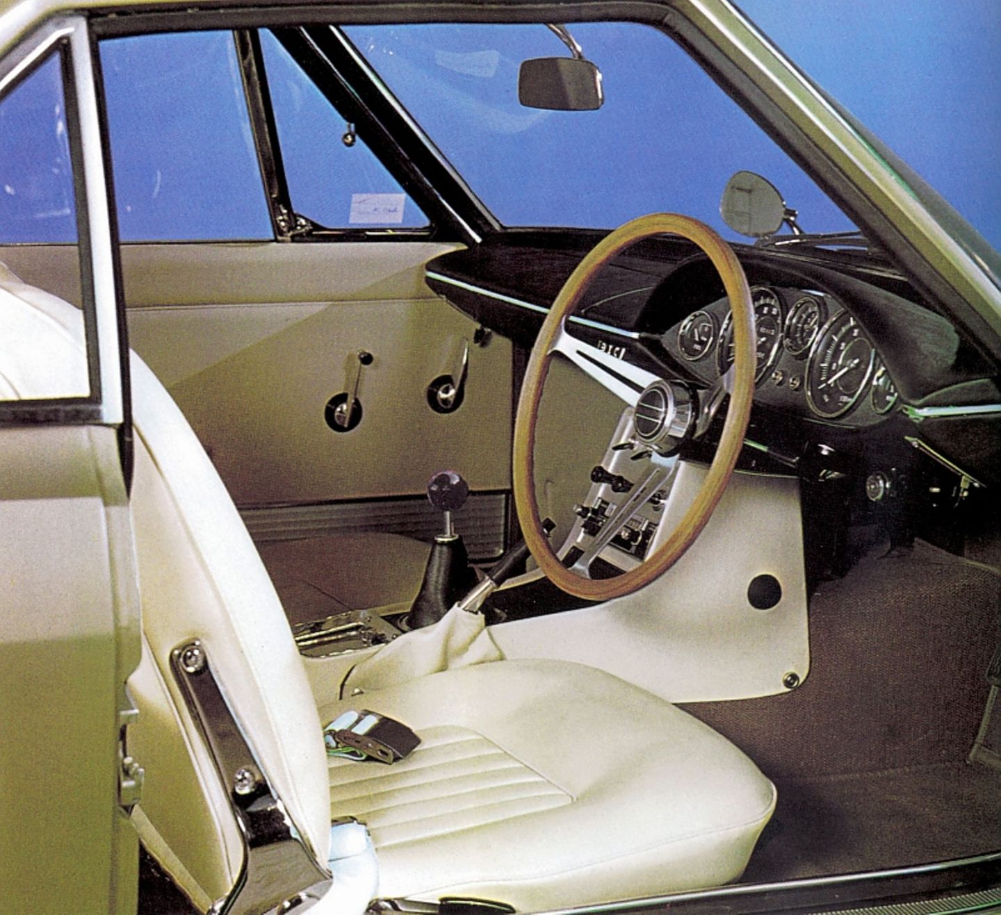 Der Innenraum des Datsun Silvia 1600 CSP 311 Baujahr 1965