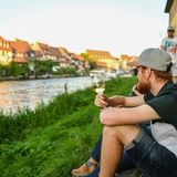 Für einen längeren Urlaub ist Bamberg eigentlich zu klein, anders sieht es schon aus, wenn man die romantische Hauptstadt des Bieres als Basislager für Radtouren nutzt. Die Umgebung ist wie für das Radwandern gemacht. Wunderbare abwechslungsreiche Natur, Schlösser, Burgen und viele Möglichkeiten zur Einkehr. Die perfekte Mischung aus Natur und Kultur. Fans der Region haben 20 unterschiedliche Tagestouren zusammengestellt, die kürzeste ist mit 24 Kilometern nur eine Runde um den Block,  die längste führt 127 Kilometer von Bamberg nach Schweinfurt und zurück.