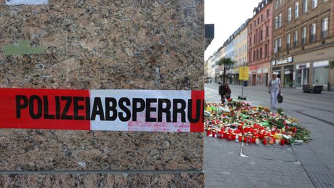 Blumen und Kerzen stehen in Würzburg vor einem Kaufhaus, im Vordergrund ist ein Absperrband der Polizei zu sehen