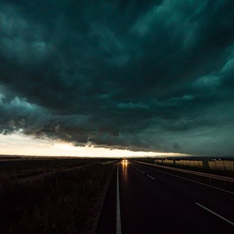 Massive Unwetterfront bei Esslingen in Baden-Württemberg