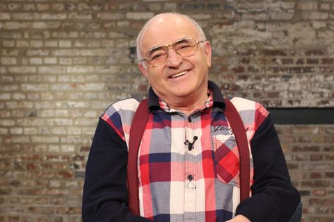 Ludwig Hofmaier steht im Studio von Bares für Rares in Pulheim