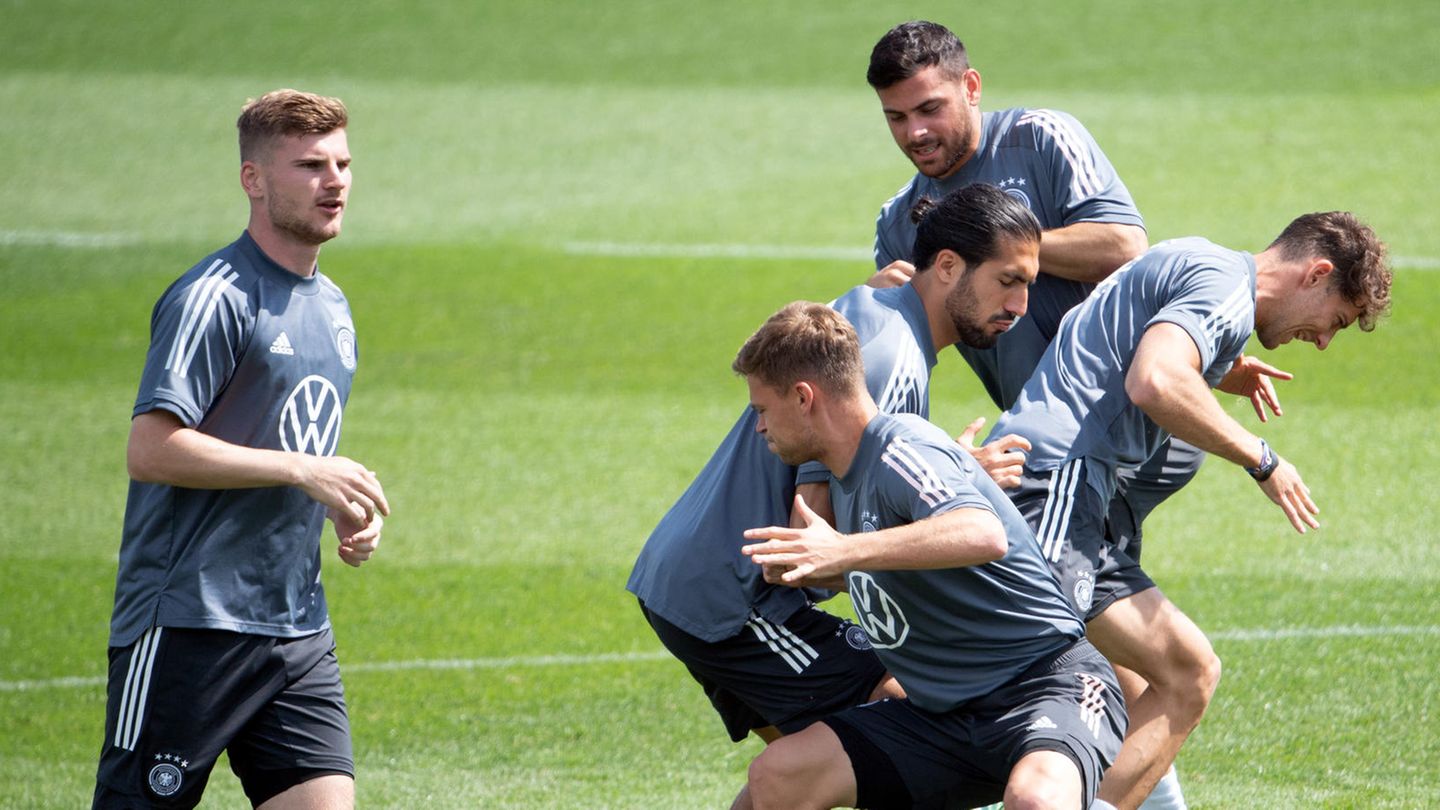 Timo Werner (v.l.n.r.), Joshua Kimmich, Emre Can Kevin Volland und Leon Goretzka während des Training in Herzogenaurach