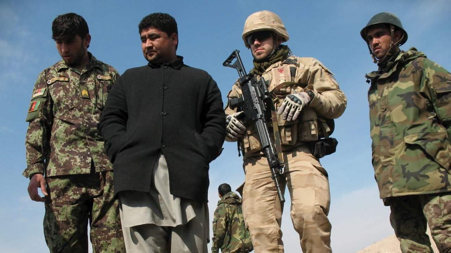 Afghanistan: Mohammad Essa Ahmadi hat die deutschen Truppen bei ihren Einsätzen in Afghanistan als Dolmetscher begleitet. Danach bedrohten ihn die Taliban. Mohammad Essa Ahmadi hat die deutschen Truppen bei ihren Einsätzen in Afghanistan als Dolmetscher begleitet. Danach bedrohten ihn die Taliban.