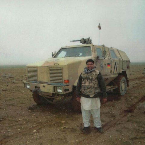 Mohammad Essa Ahmadi ist Anfang 20, als er den Deutschen in Afghanistan hilft. Er verdient mehr als 600 US-Dollar im Monat, aber vor allem, so sieht er das damals, tut er etwas für sein Land.
