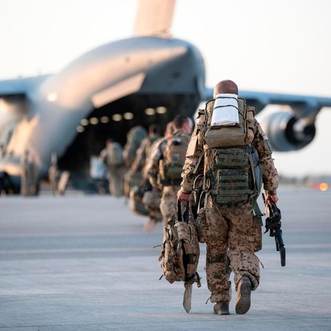 Das Handout der Bundeswehr zeigt den  letzten A400M, der vom Feldlager in Masar-i-Scharif Richtung Deutschland fliegt