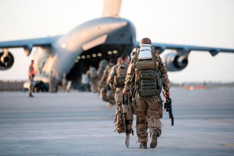 Das Handout der Bundeswehr zeigt den  letzten A400M, der vom Feldlager in Masar-i-Scharif Richtung Deutschland fliegt