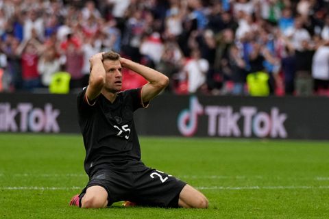 Thomas Müller nach seinem Fehlschuss beim Achtelfinale der Fußball-EM