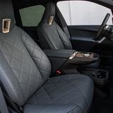 Die Sitze vorne gleichen Sesseln