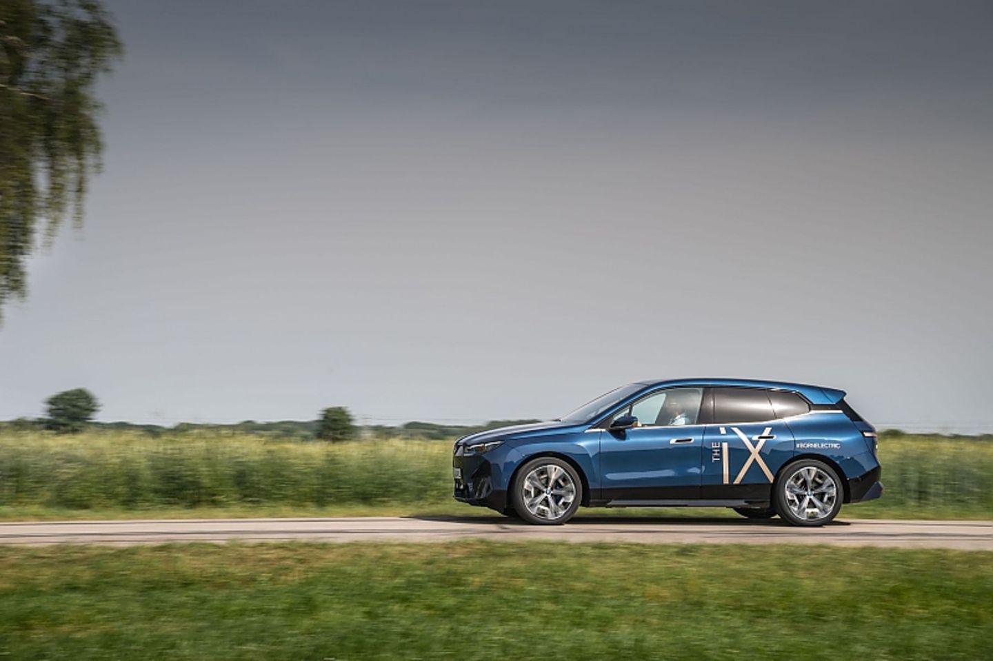 Der BMW iX soll 23,0 kWh/100 km brauchen