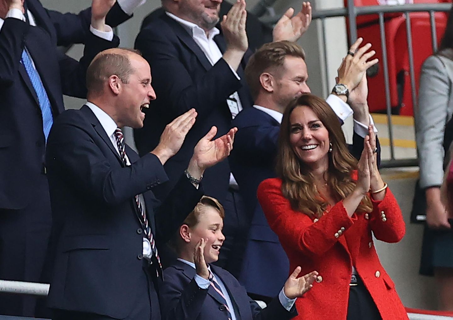 Erst als Raheem Sterling in der 75. Minute das erlösende 1:0 für England erzielt hatte, heiterten sich die Mienen der Royals auf. 