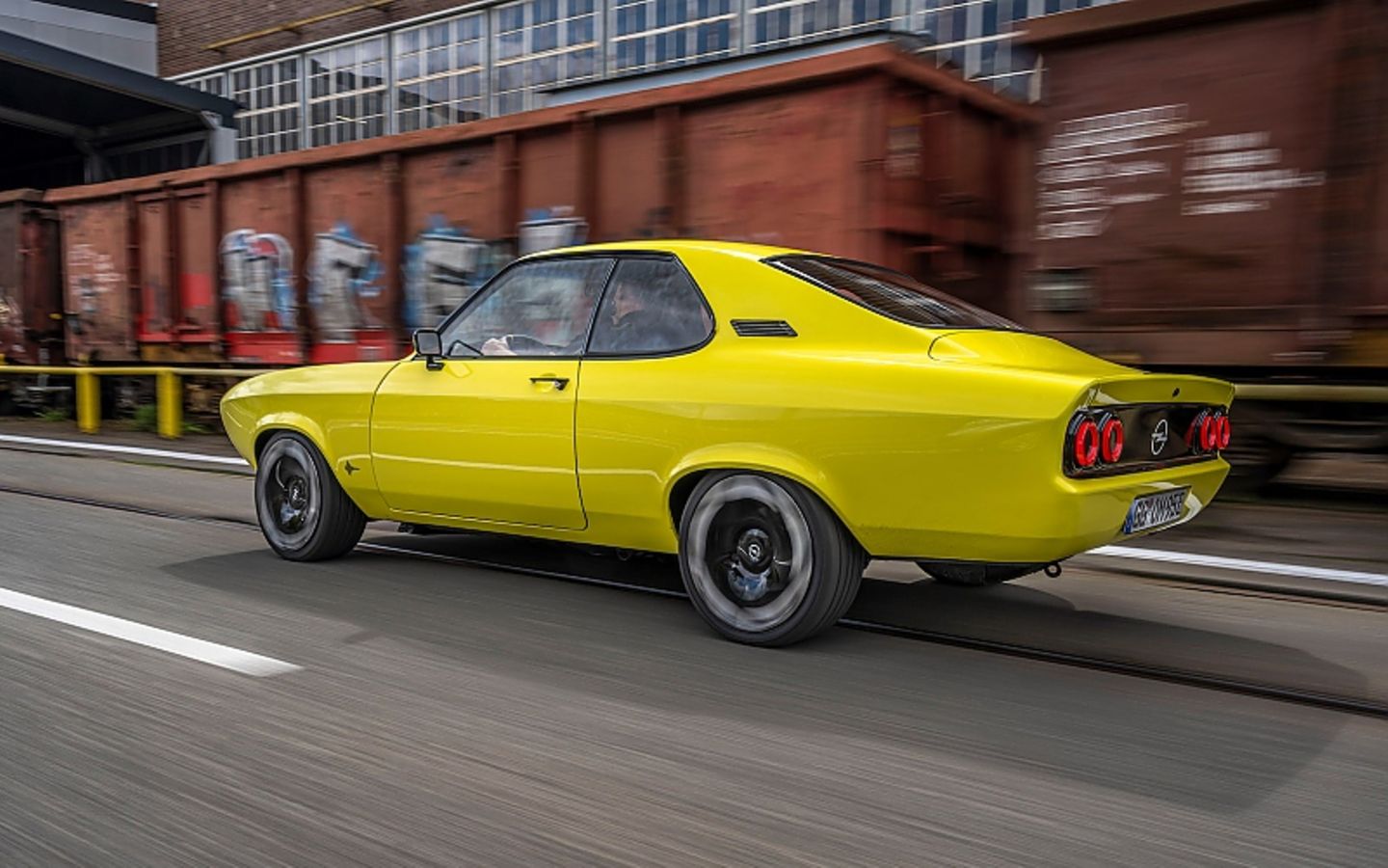Out and about in the electric Opel Manta GSe: Dreaming must be allowed