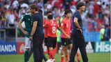 27. Juni 2018:  Die historische Blamage ist perfekt. Das 0:2 gegen Südkorea besiegelt das erste deutsche Aus in einer WM-Gruppenphase. Löw und Co-Trainer Thomas Schneider können ihre Enttäuschung nicht verbergen