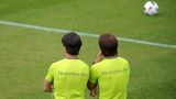 28. Juni 2018:   Löw braucht Bedenkzeit. Erst nach eingehender Analyse will er entscheiden. "Tiefgreifende Maßnahmen" müssen her. Der deutsche Fußball steckt in der Krise. Alle Präsidiumsmitglieder sprechen sich dafür aus, dass Löw seinen Vertrag erfüllen soll. Im Juli dann die Entscheidung: Er macht weiter und will "mit ganzem Einsatz den Neuaufbau gestalten".