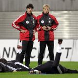 30. Juli 2004:  Der neue Bundestrainer Jürgen Klinsmann holt sich seinen Wunschkandidaten Joachim Löw als Co-Trainer zum Nationalteam. Klinsmann sagte, dass er in seinem Co-Trainer einen Partner sieht: "Er ist für mich alles andere als ein Hütchenaufsteller. Ich werde ihm viel Verantwortung übergeben und bin mir absolut sicher, dass sie bei ihm in richtigen Händen ist." 