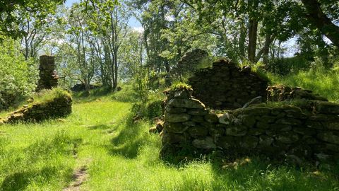 Die Ruinen von Lawers am Nordufer des Loch Tay in Perthshire, Schottland
