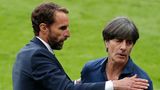 29. Juni 2021:  In Wembley ist Schluss. Deutschland verliert gegen England in Löws 198. und letzten Länderspiel als Bundestrainer. Nicht nur für Englands Trainer Gareth Southgate (l.) ein historisches Ereignis: Er verschoss 1996 den Elfmeter im Finale gegen Deutschland. 