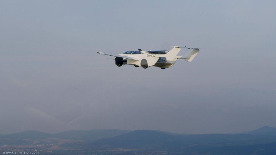 Aircar passes test flight: from airport to airport in 35 minutes