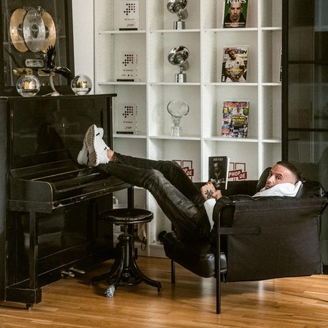 Zu Hause am Klavier: Raphael Ragucci 2021 in seiner Berliner Wohnung