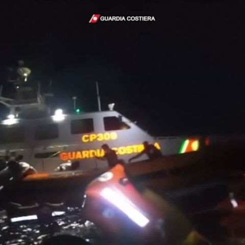 Video: Flüchtlinge ertrinken vor Lampedusa