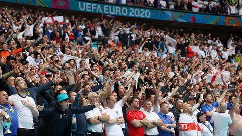 England-Fans beim Spiel gegen Deutschland im Wembley-Stadion am Dienstag