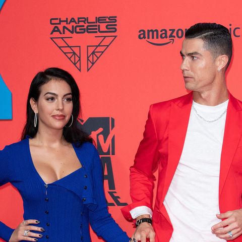 Freundin Georgina Rodríguez steht neben Cristiano Ronaldo