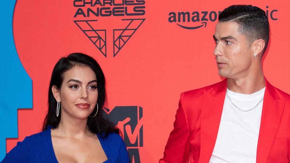 Georgina Rodríguez: Wer ist Cristiano Ronaldos Freundin? (Video) Freundin Georgina Rodríguez steht neben Cristiano Ronaldo