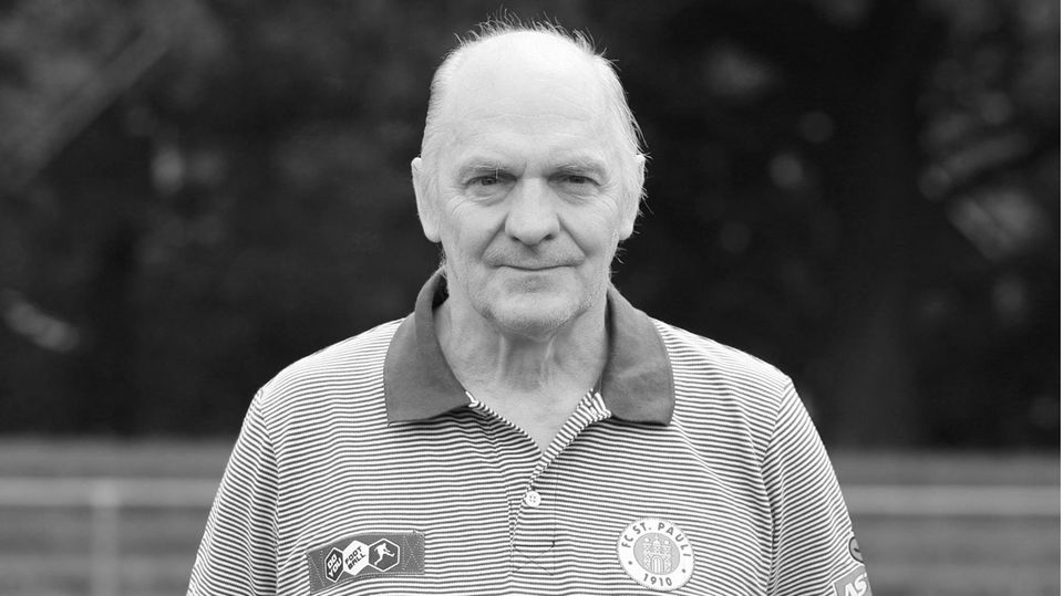 Claus "Bubi" Bunke, long-time kit manager at FC St. Pauli, is dead Claus "Bubi" Bunke, long-time kit manager at FC St. Pauli, is dead