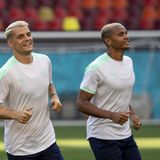 Granit Xhaka und Manuel Akanji