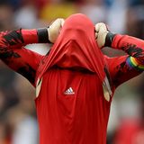 KURZ UND GUT: Die Routiniers des deutschen Teams wie etwa Manuel Neuer folgen dem Zeitgeist dagegen nicht so sehr, findet Art Director Weinitschke. "Da hat man das Gefühl, dass die nicht so viel Wert drauf legen, irgendwelche Trendsetter zu sein", sagt er. "Soll geschnitten sein und fertig!"