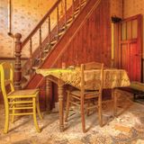 In diesem Bauernhaus in Belgien hat schon jahrelang niemand mehr am Tisch gesessen