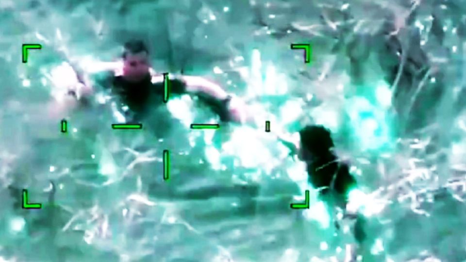 US-Grenzschützer rettet jungen Geflüchteten vor dem Ertrinken (Video) US-Grenzschützer rettet jungen Geflüchteten vor dem Ertrinken