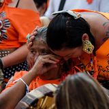 Trauerende während des Marsches