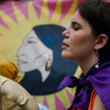 Indigene Trommlerin am Place du Canada in Montreal