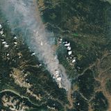 Der Waldbrand beziehungsweise dessen riesige Rauchsäule war sogar auf Satellitenbildern der Nasa zu erkennen