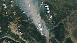 Der Waldbrand beziehungsweise dessen riesige Rauchsäule war sogar auf Satellitenbildern der Nasa zu erkennen