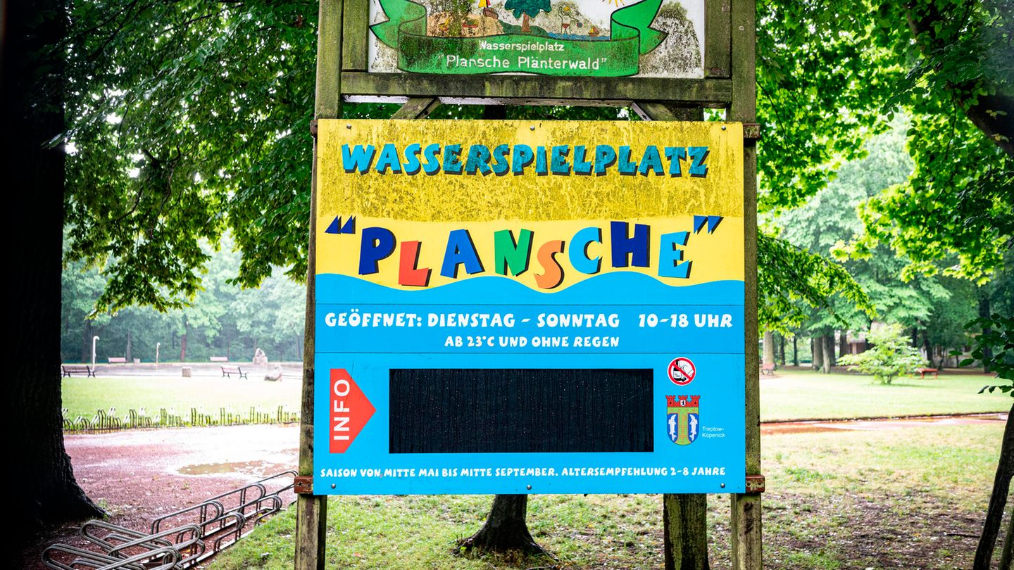 Eingangsschild der Plansche im Plänterwald