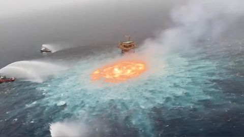 Das "Feuerauge" im Golf von Mexiko. Eine Pipeline brannte hier am Freitag