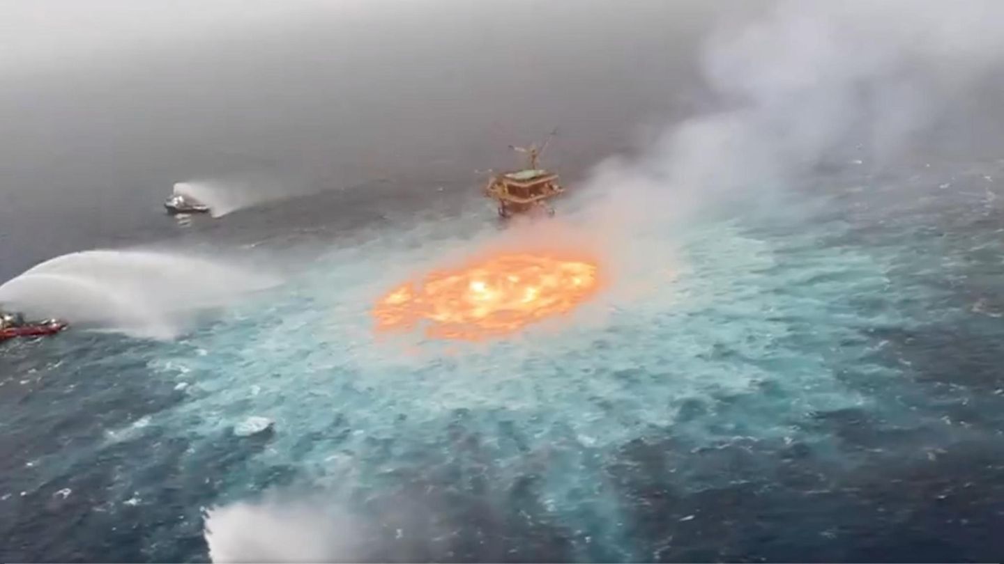 Das "Feuerauge" im Golf von Mexiko. Eine Pipeline brannte hier am Freitag