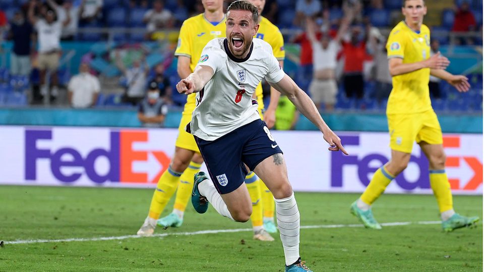 Jordan Henderson Jordan Henderson cheers after scoring