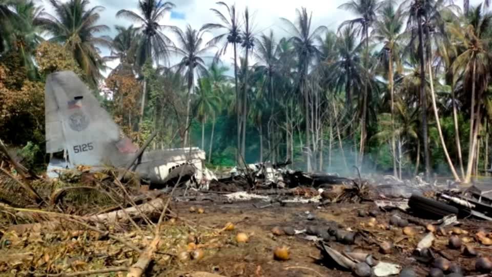 96 Menschen an Bord: Philippinisches Militärflugzeug abgestürzt: Zahl der Toten auf 52 gestiegen 96 Menschen an Bord: Philippinisches Militärflugzeug abgestürzt: Zahl der Toten auf 52 gestiegen