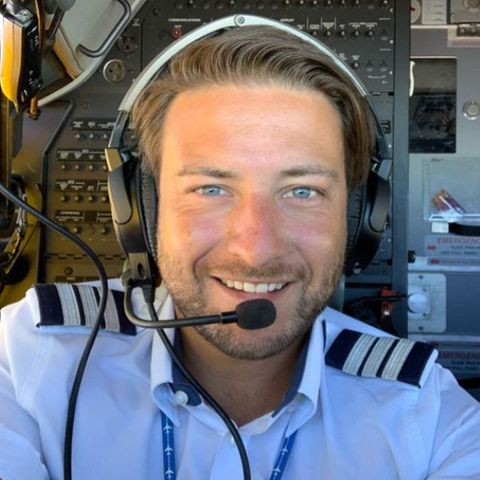Pilot Morris Ogg postet seine Geschichte, die Hoffnung macht, auf LinkedIn. Dort listet er nicht nur die Jobs auf, die er in den letzten 15 Monaten gemacht hat, sondern ermutigt auch seine Leidensgenoss:innen, einfach weiterzumachen und die Hoffnung nicht aufzugeben.