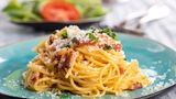 Spaghetti Carbonara  Es gibt Hunderte von Spaghetti-Carbonara-Rezepten. Aber kaum eines ist wirklich fehlerfrei. Sahne beispielsweise hat nichts in der Sauce zu suchen. Wie die Römer ihre Carbonara lieben, hier geht's zum Rezept!