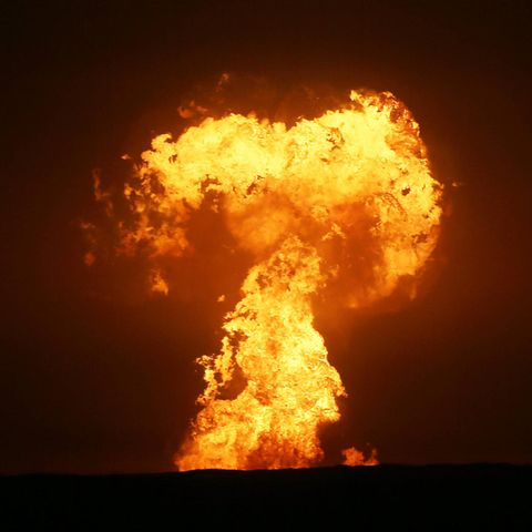 Bilder zeigen die riesige Explosion vor der Küste Aserbaidschans