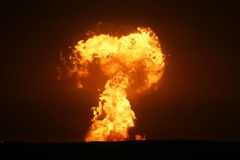 Bilder zeigen die riesige Explosion vor der Küste Aserbaidschans
