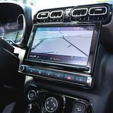 Der Touchscreen misst jetzt neun Zoll